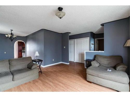 248 Bacon Place, Fort Mcmurray, AB - Indoor Photo Showing Living Room