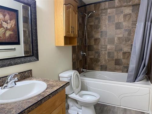 170 Pacific Crescent, Fort Mcmurray, AB - Indoor Photo Showing Bathroom