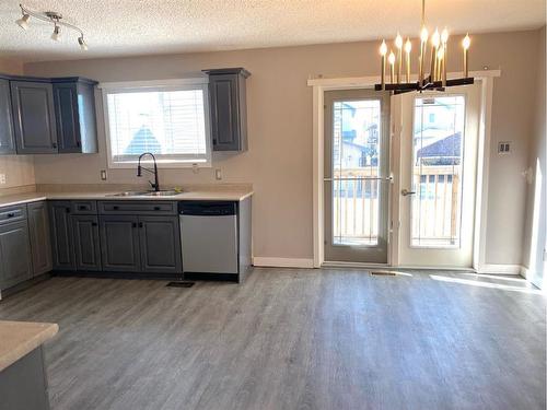 170 Pacific Crescent, Fort Mcmurray, AB - Indoor Photo Showing Kitchen