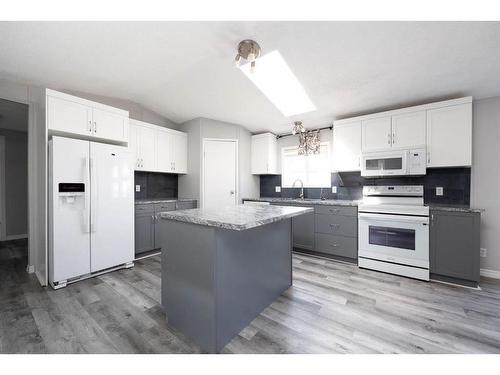 256 Cree Road, Fort Mcmurray, AB - Indoor Photo Showing Kitchen
