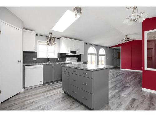 256 Cree Road, Fort Mcmurray, AB - Indoor Photo Showing Kitchen