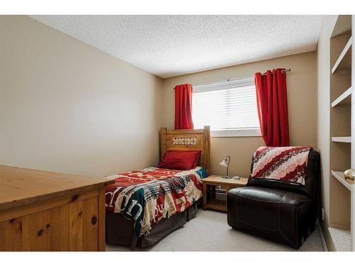 149 Whiteoak Garden, Fort Mcmurray, AB - Indoor Photo Showing Bedroom