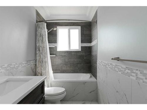 149 Whiteoak Garden, Fort Mcmurray, AB - Indoor Photo Showing Bathroom