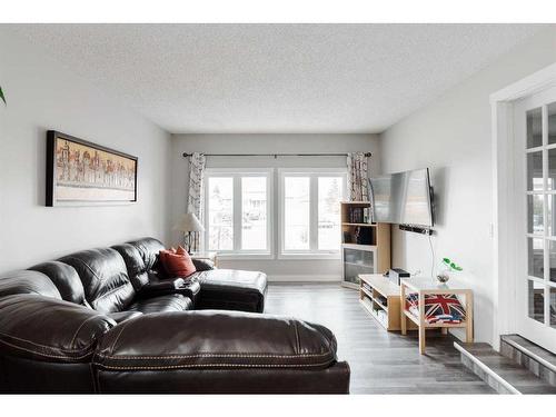 149 Whiteoak Garden, Fort Mcmurray, AB - Indoor Photo Showing Living Room