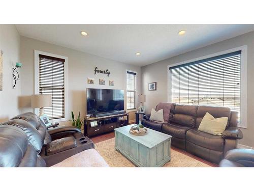 195 Killdeer Way, Fort Mcmurray, AB - Indoor Photo Showing Living Room