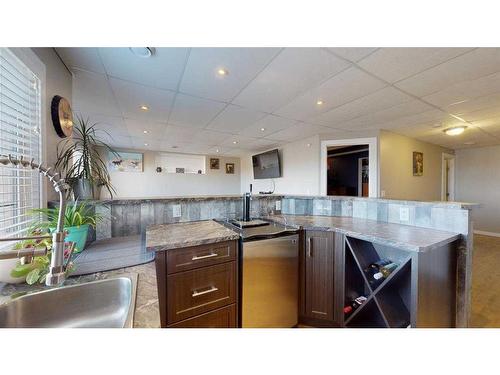 195 Killdeer Way, Fort Mcmurray, AB - Indoor Photo Showing Kitchen