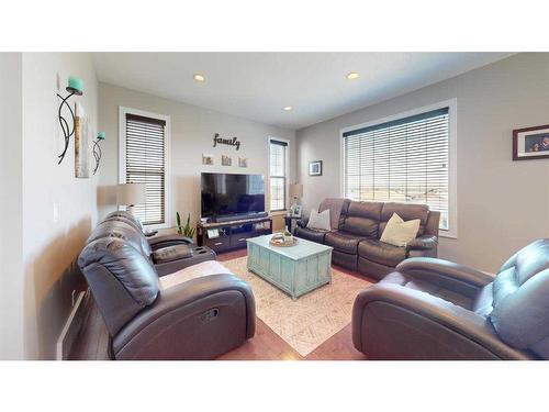 195 Killdeer Way, Fort Mcmurray, AB - Indoor Photo Showing Living Room