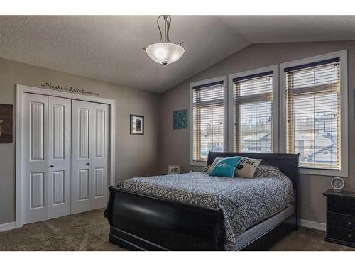 195 Killdeer Way, Fort Mcmurray, AB - Indoor Photo Showing Bedroom