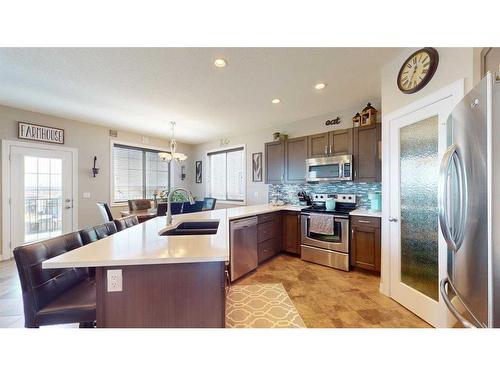 195 Killdeer Way, Fort Mcmurray, AB - Indoor Photo Showing Kitchen With Double Sink With Upgraded Kitchen