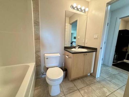 605-8528 Manning Avenue, Fort Mcmurray, AB - Indoor Photo Showing Bathroom