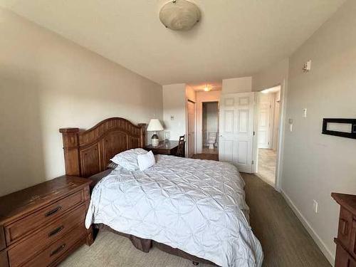 605-8528 Manning Avenue, Fort Mcmurray, AB - Indoor Photo Showing Bedroom