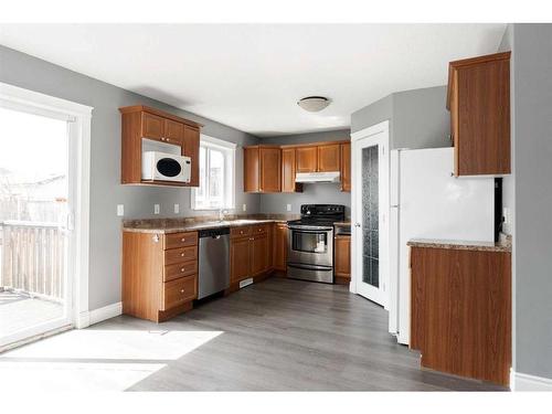 393 Diefenbaker Drive, Fort Mcmurray, AB - Indoor Photo Showing Kitchen