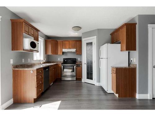 393 Diefenbaker Drive, Fort Mcmurray, AB - Indoor Photo Showing Kitchen