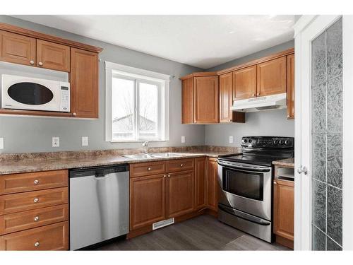 393 Diefenbaker Drive, Fort Mcmurray, AB - Indoor Photo Showing Kitchen With Double Sink