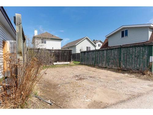 393 Diefenbaker Drive, Fort Mcmurray, AB - Outdoor