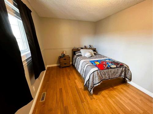 177 Beaton Place, Fort Mcmurray, AB - Indoor Photo Showing Bedroom