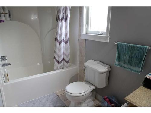 177 Beaton Place, Fort Mcmurray, AB - Indoor Photo Showing Bathroom