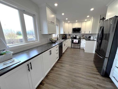 177 Beaton Place, Fort Mcmurray, AB - Indoor Photo Showing Kitchen