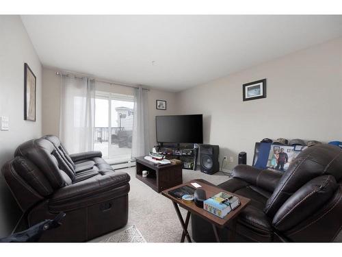 613-201 Abasand Drive, Fort Mcmurray, AB - Indoor Photo Showing Living Room
