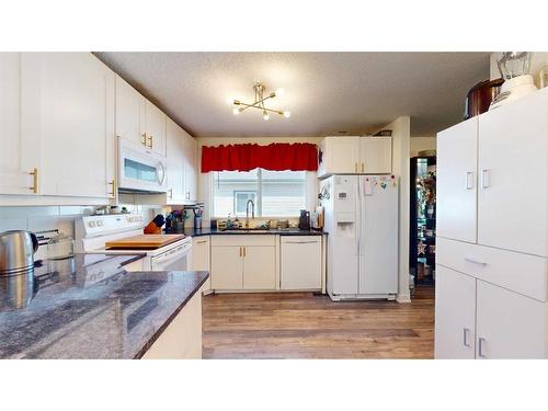 108 Hill Drive, Fort Mcmurray, AB - Indoor Photo Showing Kitchen