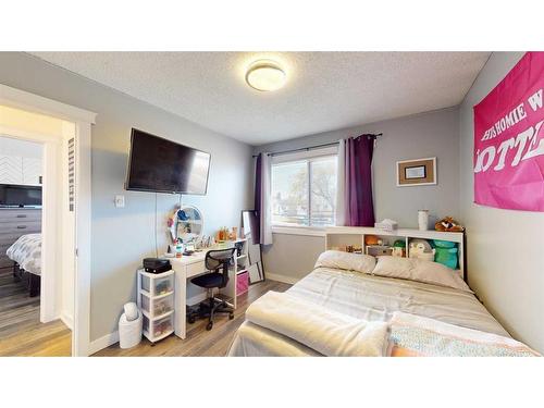 108 Hill Drive, Fort Mcmurray, AB - Indoor Photo Showing Bedroom