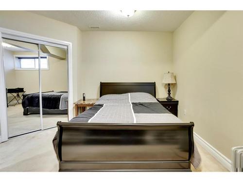 376 Fireweed Crescent, Fort Mcmurray, AB - Indoor Photo Showing Bedroom