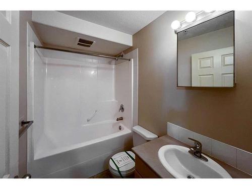 2107-200 Lougheed Drive, Fort Mcmurray, AB - Indoor Photo Showing Bathroom