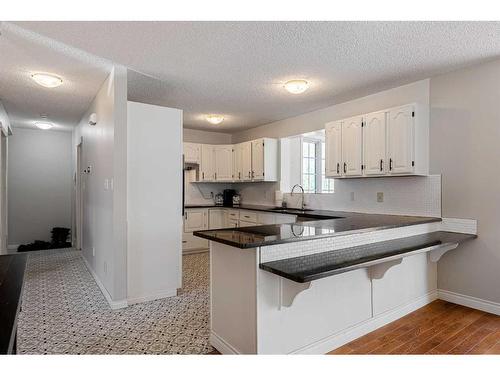 172 Torrie Bay, Fort Mcmurray, AB - Indoor Photo Showing Kitchen