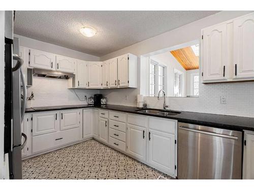 172 Torrie Bay, Fort Mcmurray, AB - Indoor Photo Showing Kitchen With Double Sink
