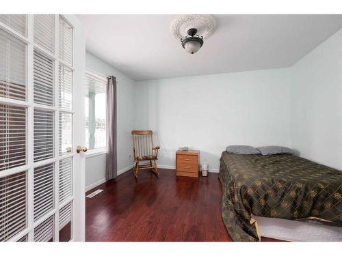 410 Athabasca Avenue, Fort Mcmurray, AB - Indoor Photo Showing Living Room With Fireplace