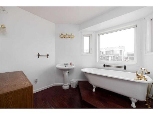 410 Athabasca Avenue, Fort Mcmurray, AB - Indoor Photo Showing Bathroom