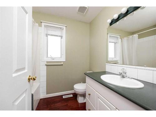 410 Athabasca Avenue, Fort Mcmurray, AB - Indoor Photo Showing Bathroom