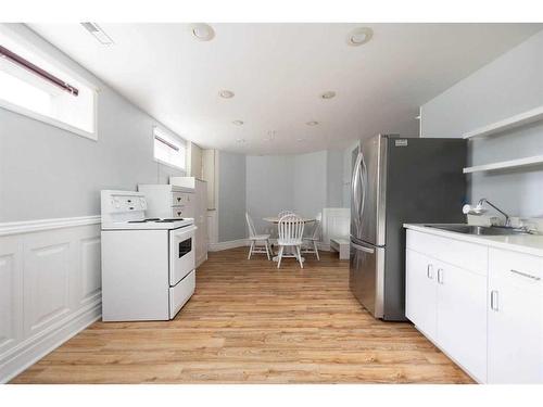 410 Athabasca Avenue, Fort Mcmurray, AB - Indoor Photo Showing Kitchen