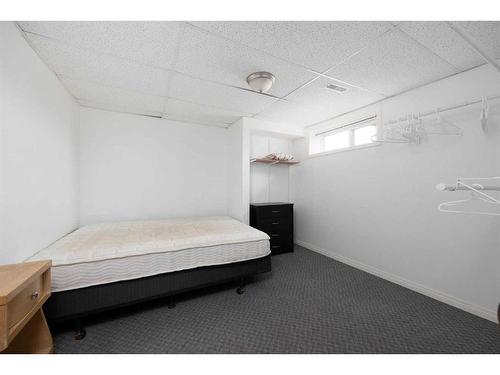 410 Athabasca Avenue, Fort Mcmurray, AB - Indoor Photo Showing Bedroom