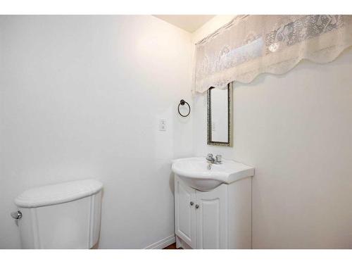 410 Athabasca Avenue, Fort Mcmurray, AB - Indoor Photo Showing Bathroom