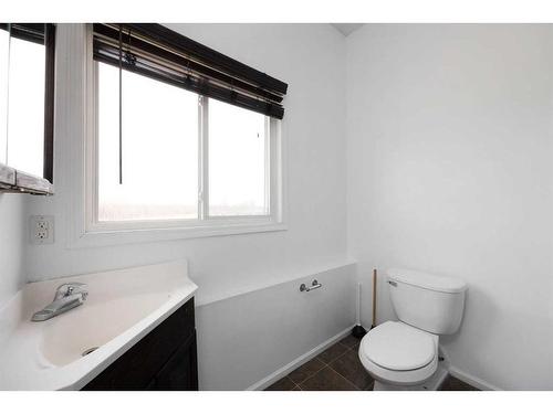 410 Athabasca Avenue, Fort Mcmurray, AB - Indoor Photo Showing Bathroom