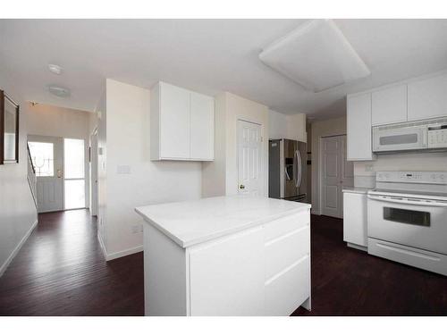 410 Athabasca Avenue, Fort Mcmurray, AB - Indoor Photo Showing Kitchen