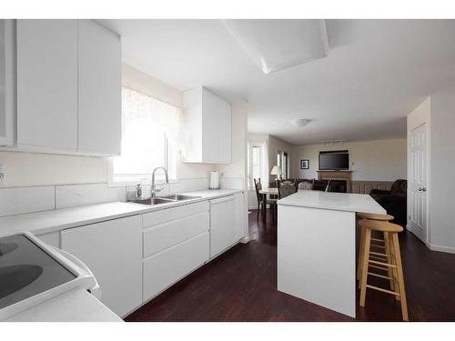 410 Athabasca Avenue, Fort Mcmurray, AB - Indoor Photo Showing Kitchen