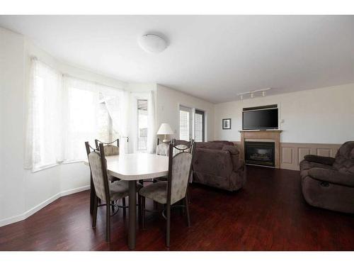 410 Athabasca Avenue, Fort Mcmurray, AB - Indoor Photo Showing Kitchen