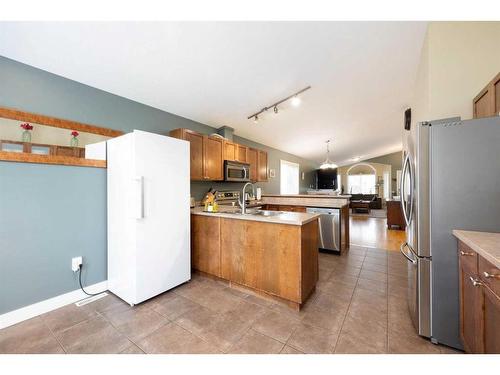 494 Pacific Crescent, Fort Mcmurray, AB - Indoor Photo Showing Kitchen