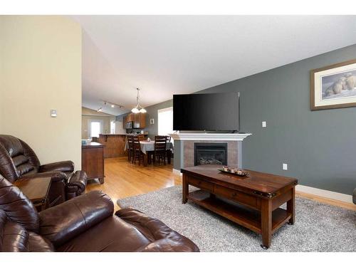 494 Pacific Crescent, Fort Mcmurray, AB - Indoor Photo Showing Living Room