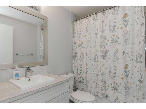 160 Chalifour Street, Fort Mcmurray, AB - Indoor Photo Showing Bathroom