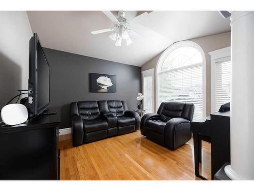 145 Boisvert Place, Fort Mcmurray, AB - Indoor Photo Showing Living Room