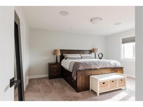 122 Comfort Cove, Fort Mcmurray, AB - Indoor Photo Showing Bedroom