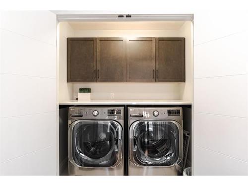 122 Comfort Cove, Fort Mcmurray, AB - Indoor Photo Showing Laundry Room