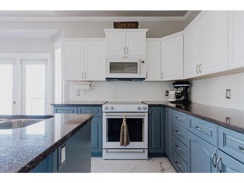 191 Woodpecker Way, Fort Mcmurray, AB - Indoor Photo Showing Kitchen With Double Sink