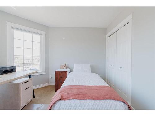 191 Woodpecker Way, Fort Mcmurray, AB - Indoor Photo Showing Bedroom