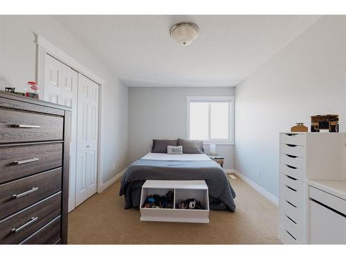 191 Woodpecker Way, Fort Mcmurray, AB - Indoor Photo Showing Bedroom