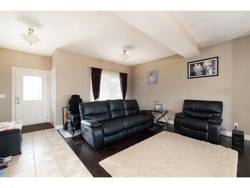 577 Heritage Drive, Fort Mcmurray, AB - Indoor Photo Showing Living Room