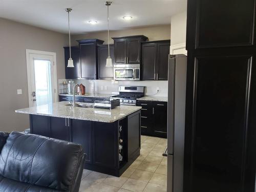 577 Heritage Drive, Fort Mcmurray, AB - Indoor Photo Showing Kitchen With Upgraded Kitchen